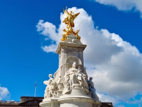 Buckingham Palace～From the United Kingdom